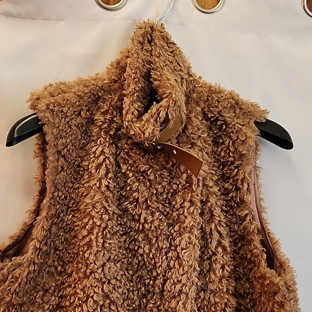 (9771) NWT INC full zip vest - Picture 2 of 5